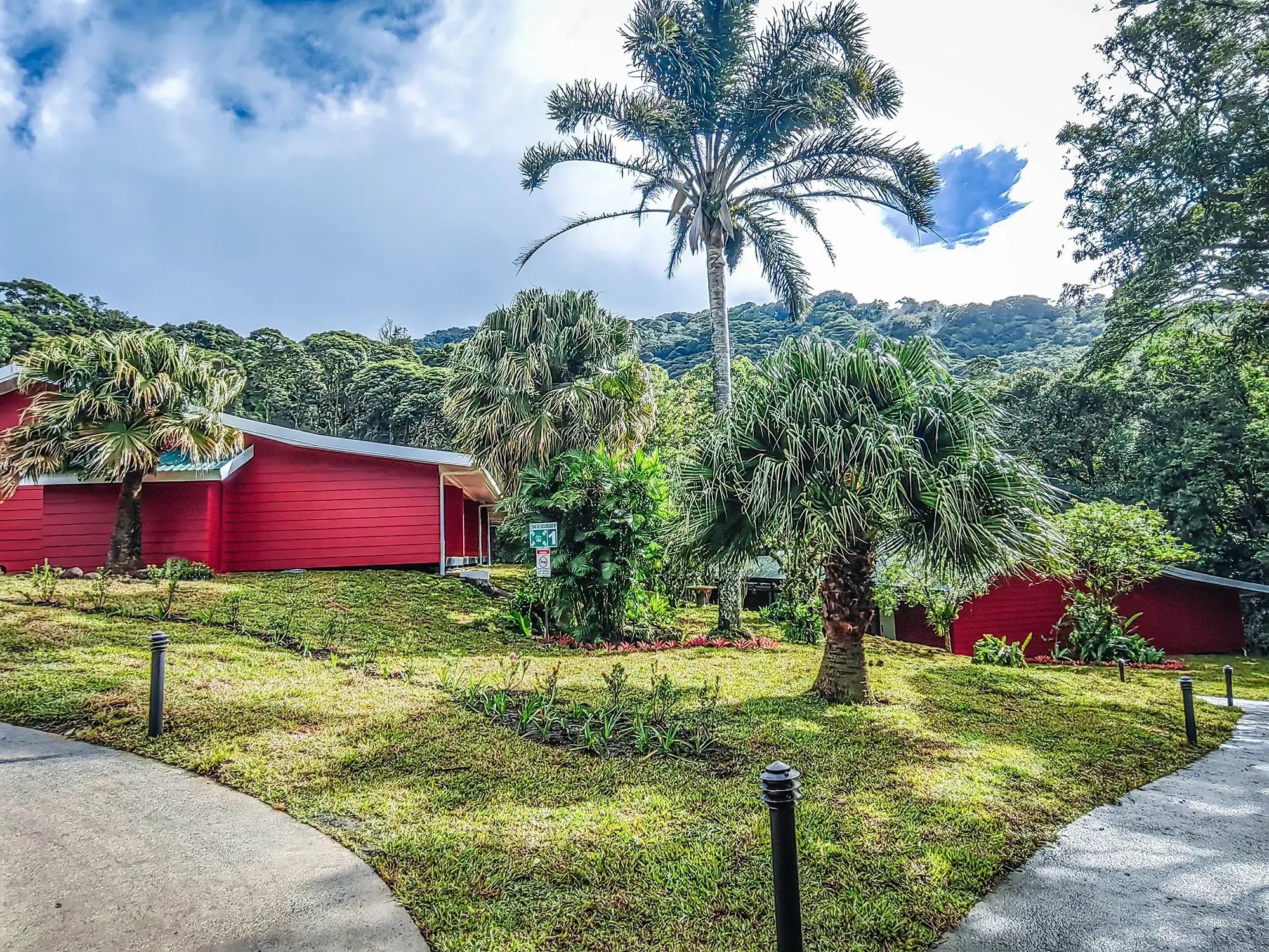 Cloud forest lodge costa rica hotel grounds
