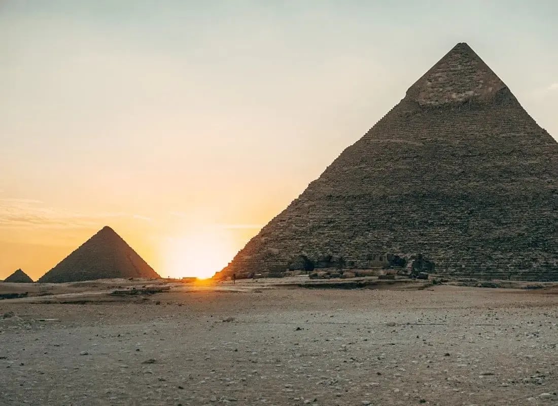 Egypt_pyramids_free_stock_photo_pexels-thais-cordeiro-1-1