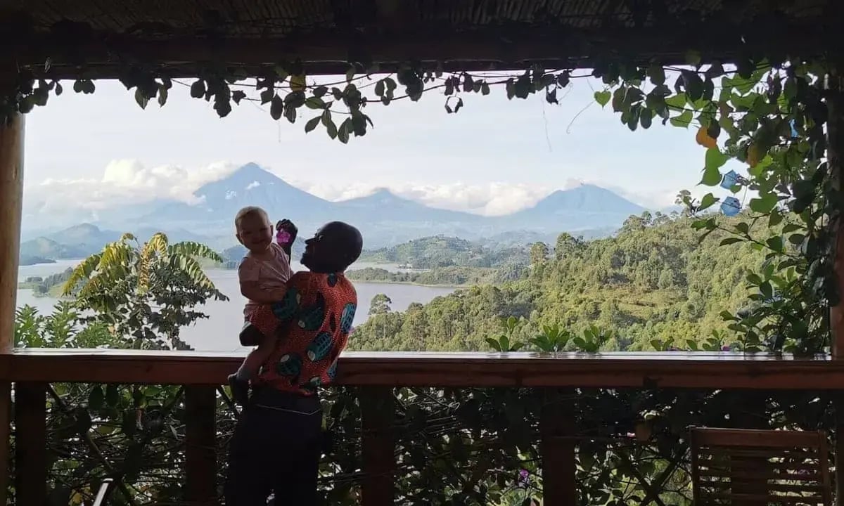 Friendly_Staff_at_Chameleon_Hill_Lake_Mutanda_in_foothills_of_Volcanoes_compressed