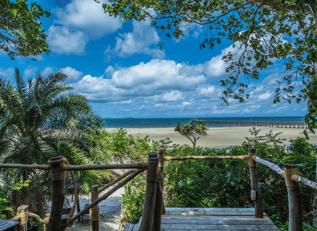 Fundu_lagoon_exterior_Lodge_xatnju-1-1