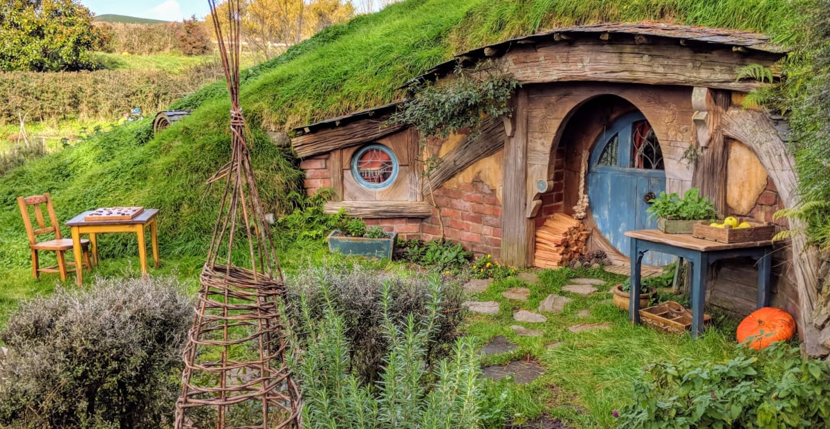 hobbiton_unsplash_lo4xko
