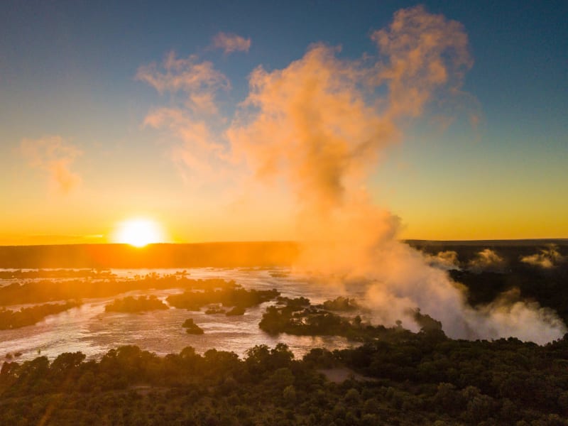 zimbabwe_victoria_falls_at_sunrise_fmah9z