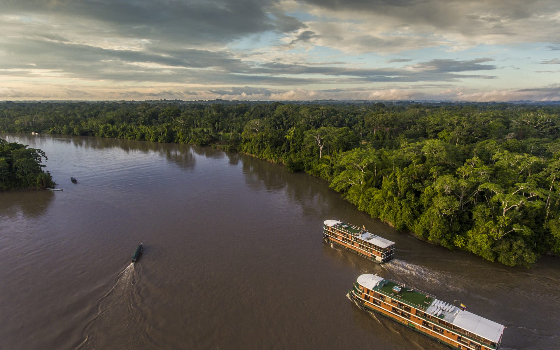 Anakonda_Amazon_Cruises7_MS_Anakonda_MS_Manatee_tx1ruo