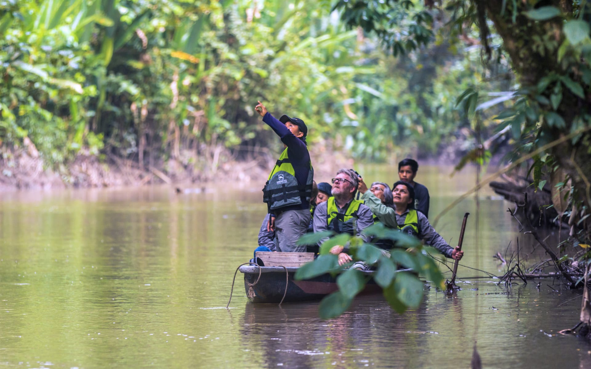 Anakonda_Amazon_Cruises_Canoe_Rides_Breathe_The_Amazon_Experiencess_zf348l.jpg