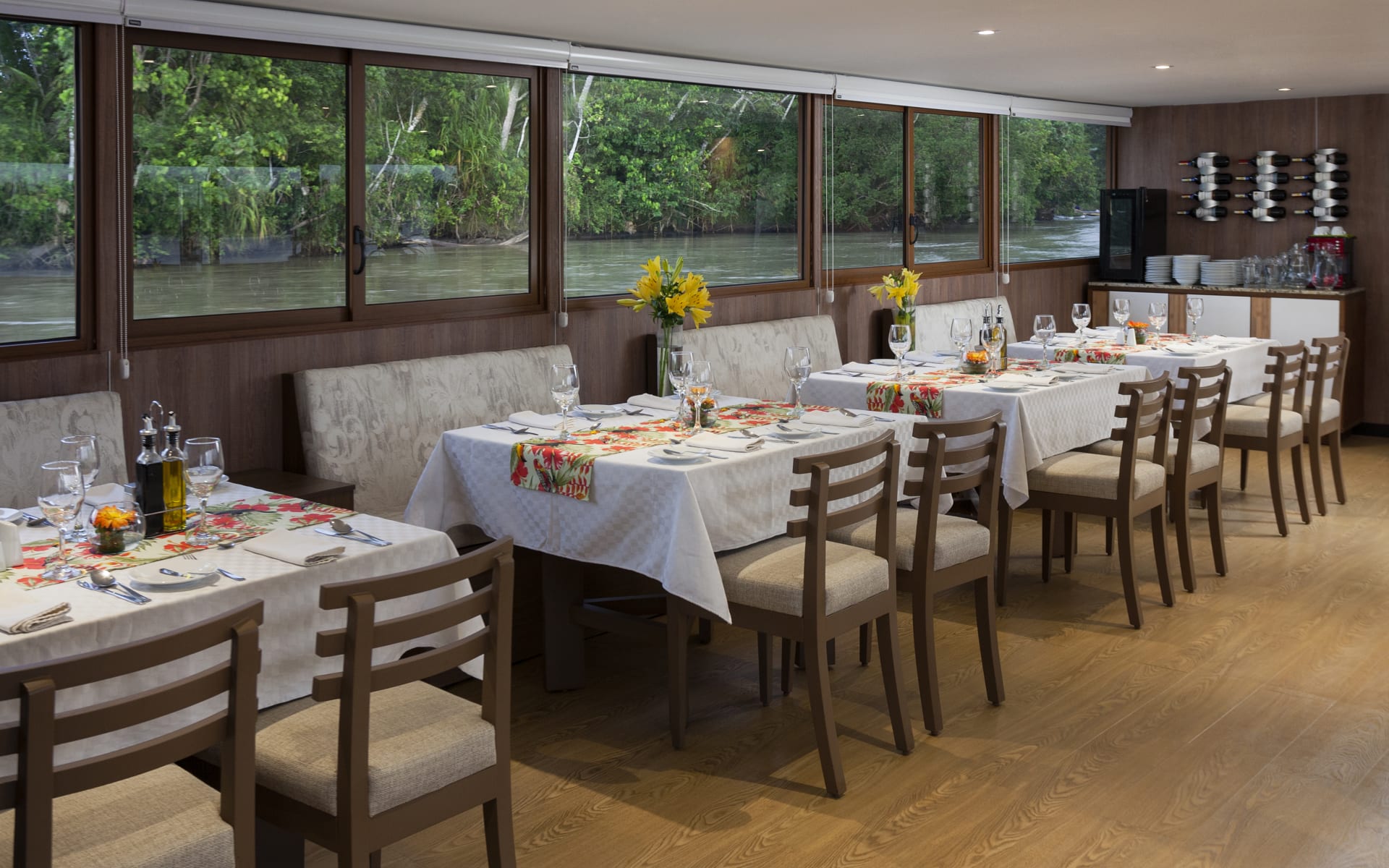 Anakonda_Amazon_Cruises_ecuador_Indoor_Dining_Room