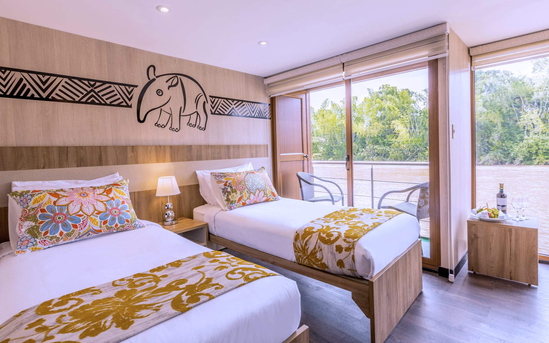 Anakonda_Amazon_Cruises_ecuador_Standard_Suite_Twin_Size_Beds-1