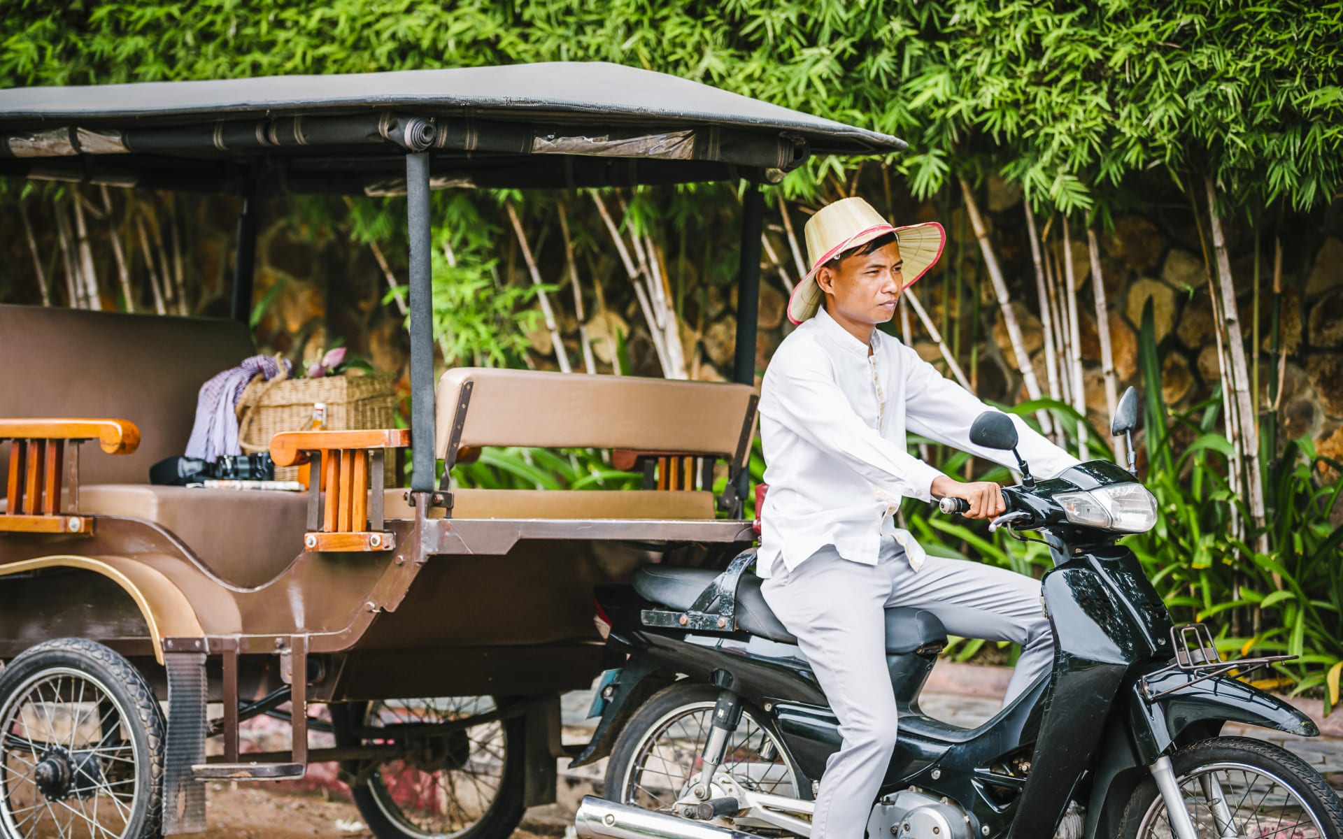 Anantara_Angkor_Resort_Private_TukTuk_n1rfmw