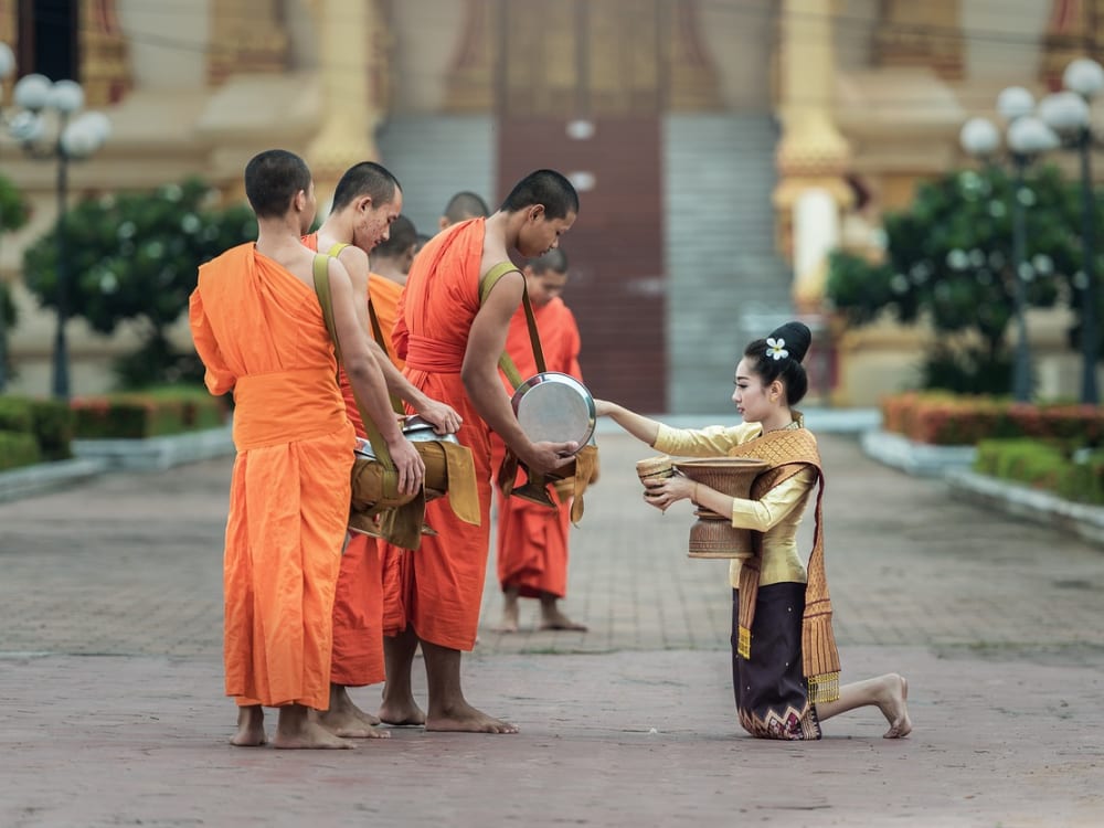 Bangkok_Monk_Free_Stock_Image_Pixabay_CCSasint_1822571_1280_zfdqh3
