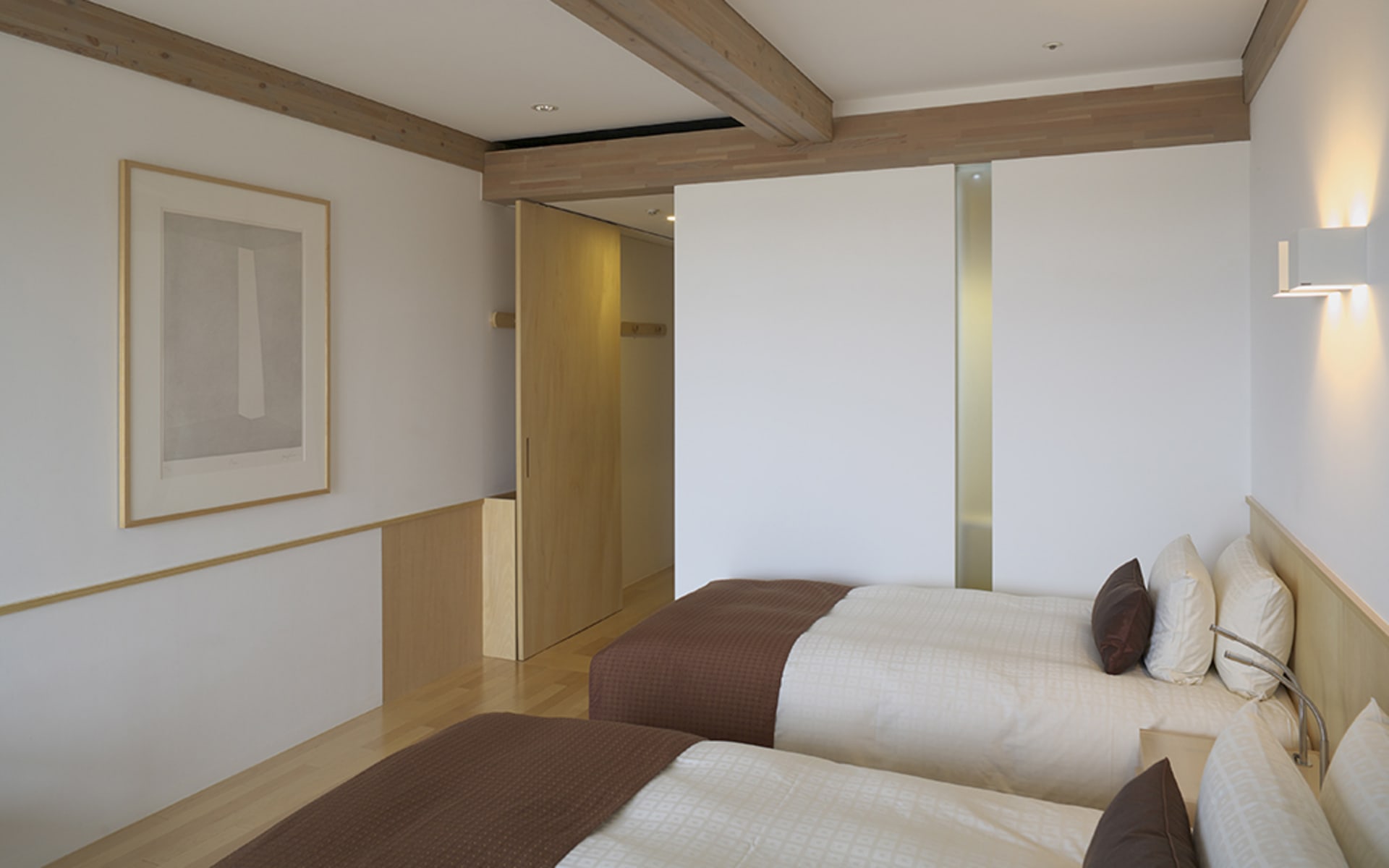 Benesse_House_Twin_Beds_1000x667_jra0vm
