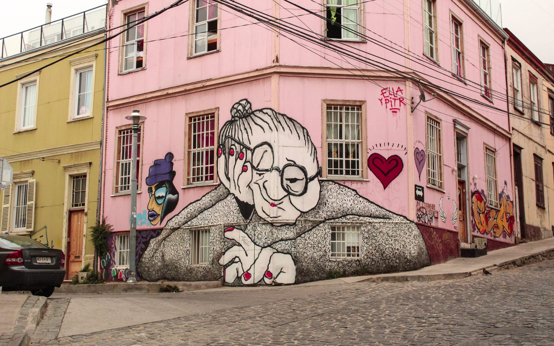Artwork on buildings in Valparasío. 