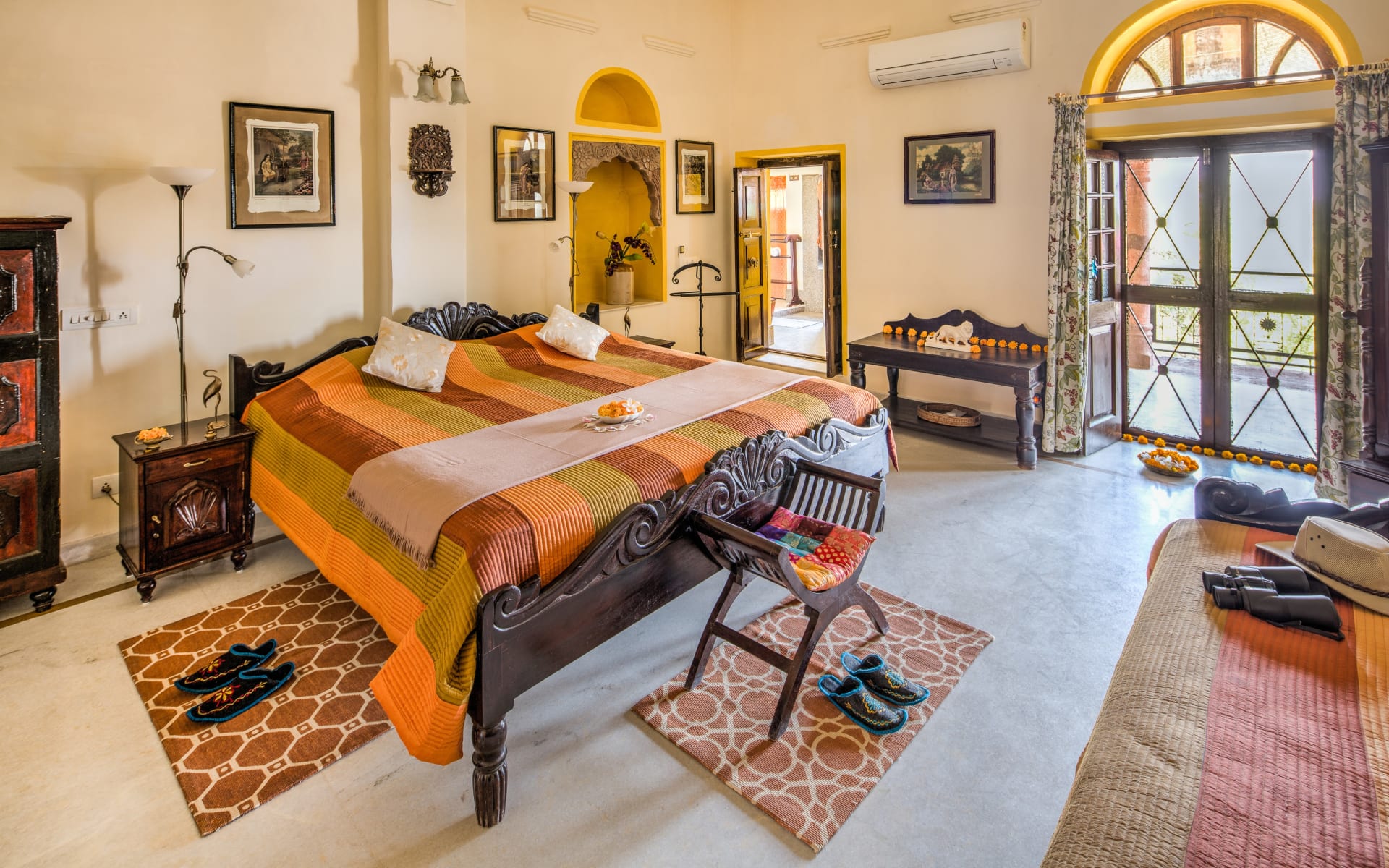 Chanoud_Garh_Bedroom_ynl82v