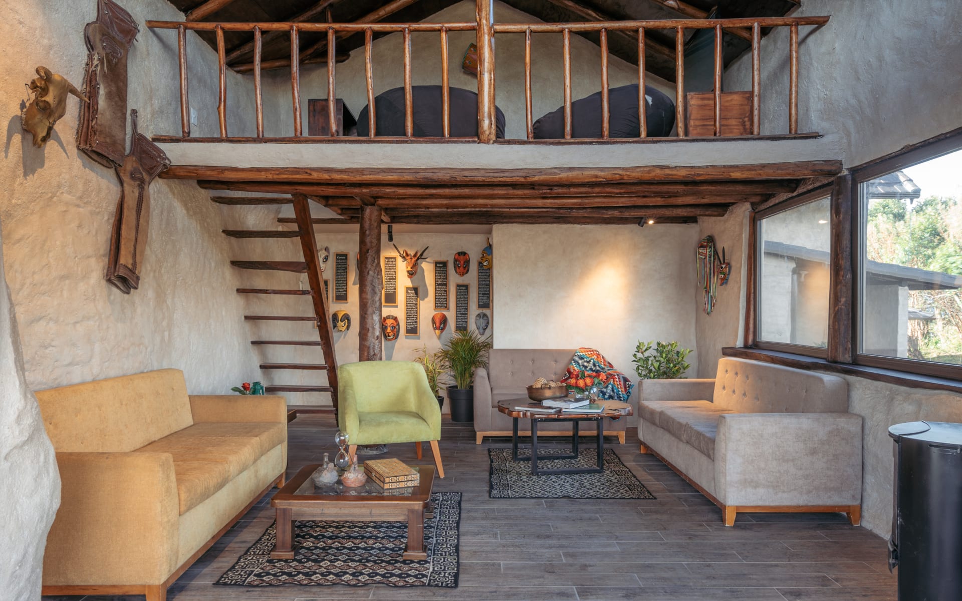 Chilcabamba_Mountain_Lodge_Common_Areas_pneymi