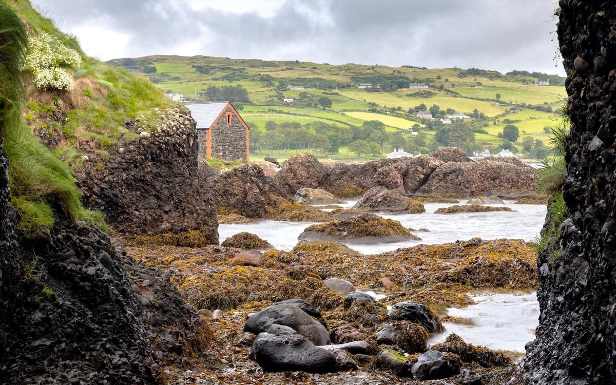 Cushendun_Caves_northern_ireland_shutterstock_1507724405_ea2vtc