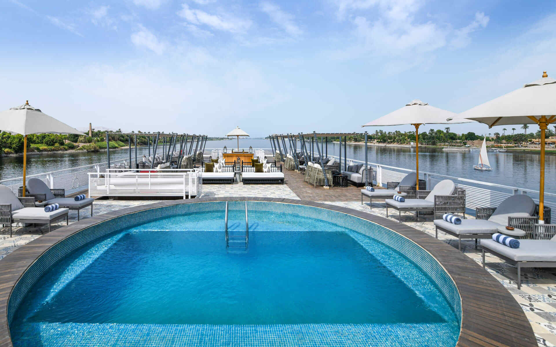 The swimming pool on the MS Darakum.
