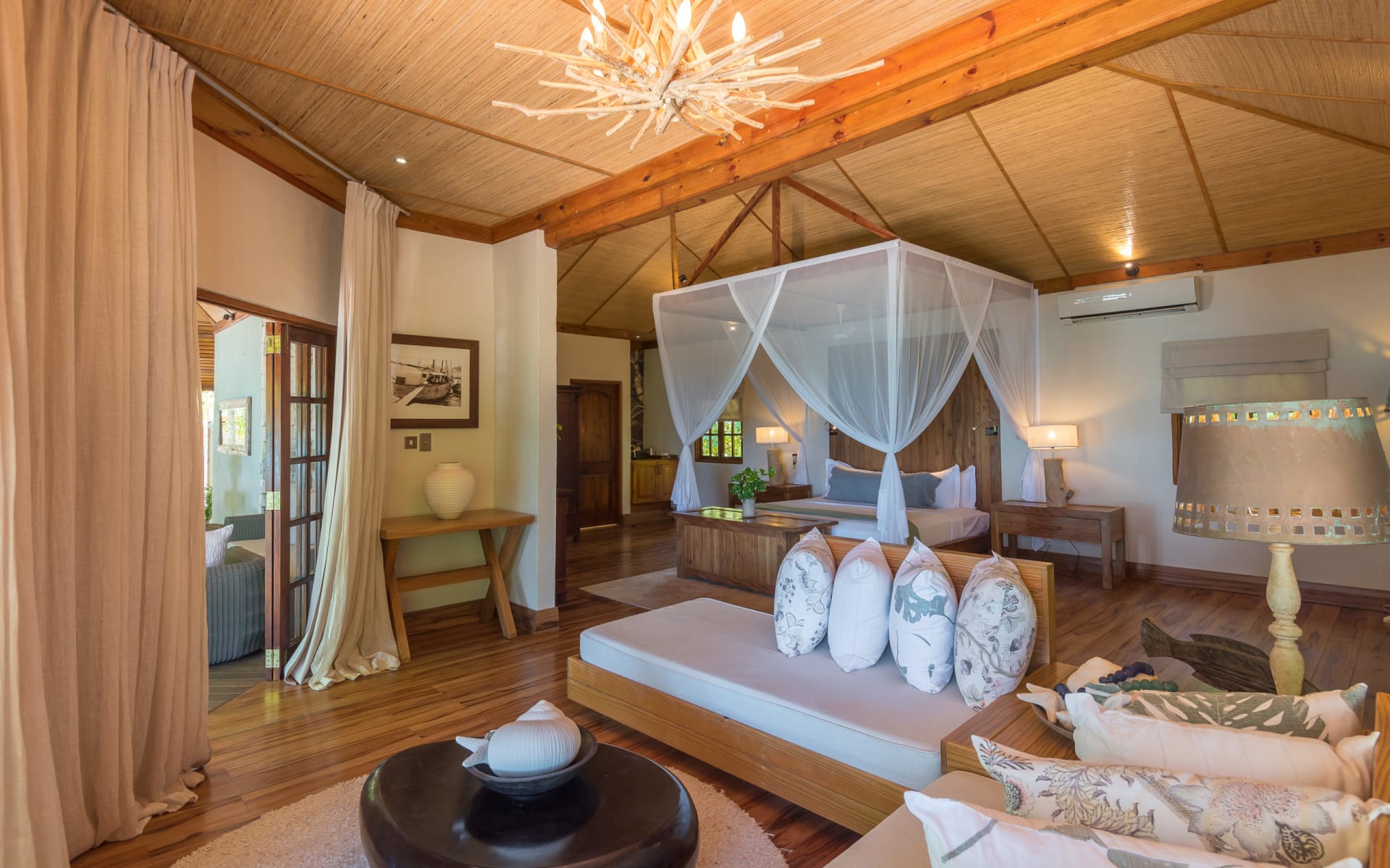 Denis_Private_Island_Rooms_Beach-Villa-2_j3adoc