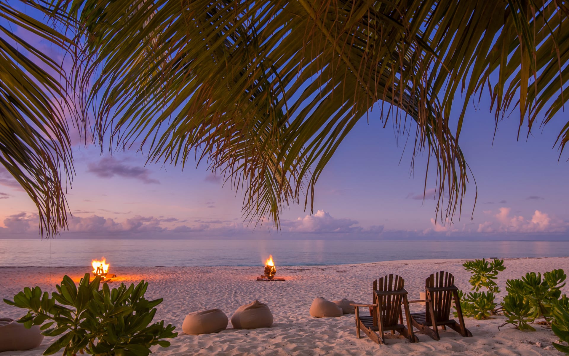Denis_Private_Island_beach_night_g3upmr-1