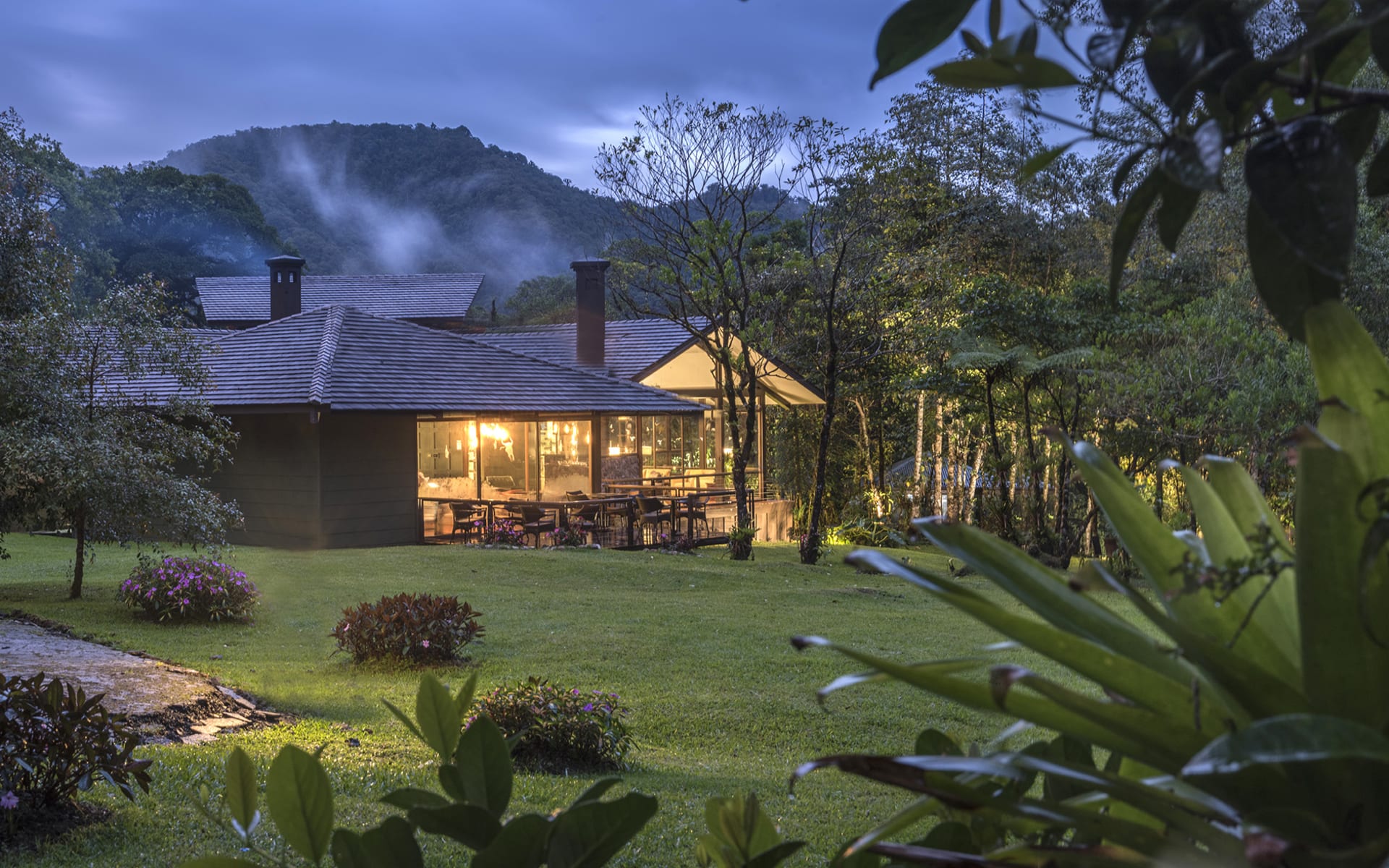 El_Silencio_Lodge_costa_rica_lodge_exterior-1