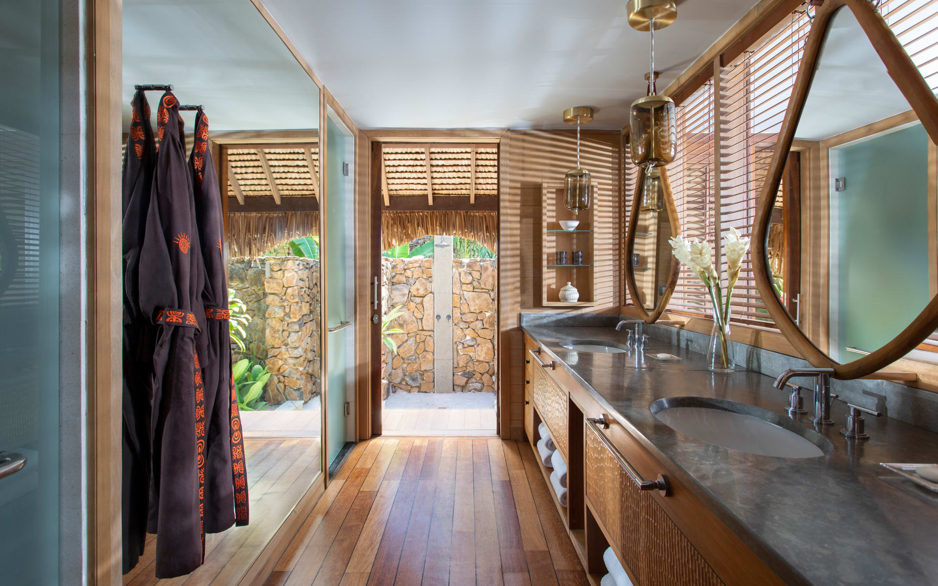 Jack and jill sink in beach front villa