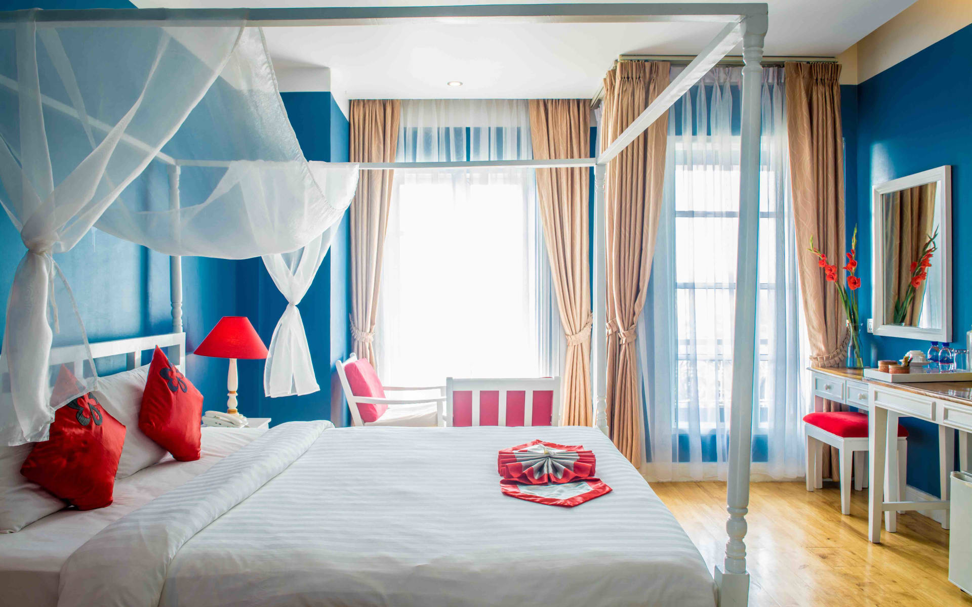 Frangipani_Villa_Hotel_Deluxe_Room_uwsszi