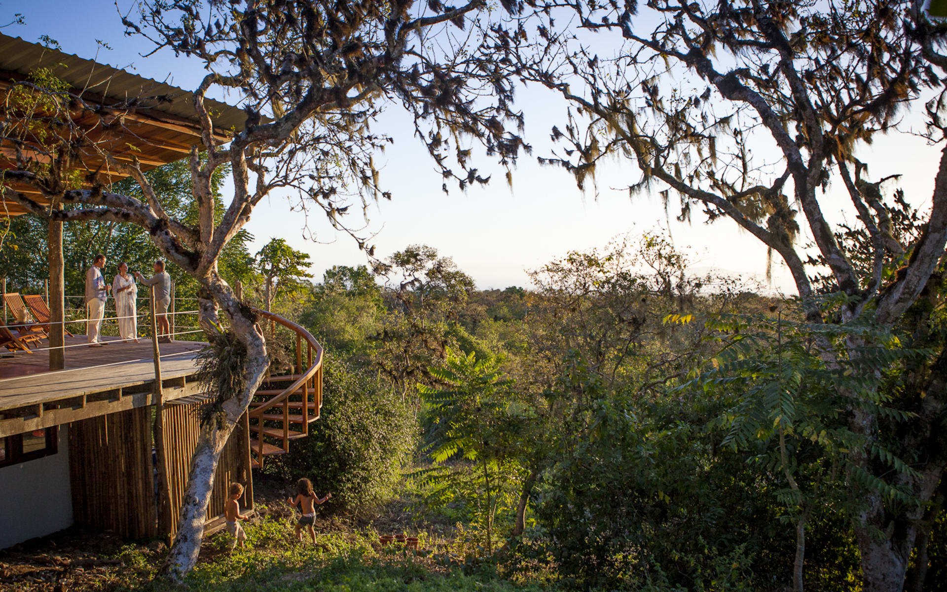 Galapagos_Safari_Camp_Family_Suite_Exterior_l0hoo9