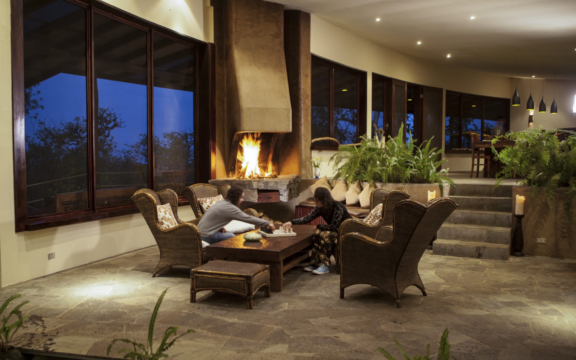 Galapagos_Safari_Camp_Main_Lodge_Fireplace_qjmz5w