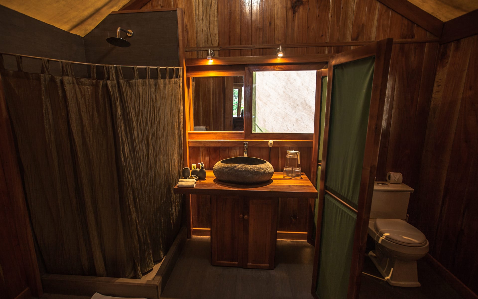 Galapagos_Safari_Camp_Tent_Bathroom_yap4si