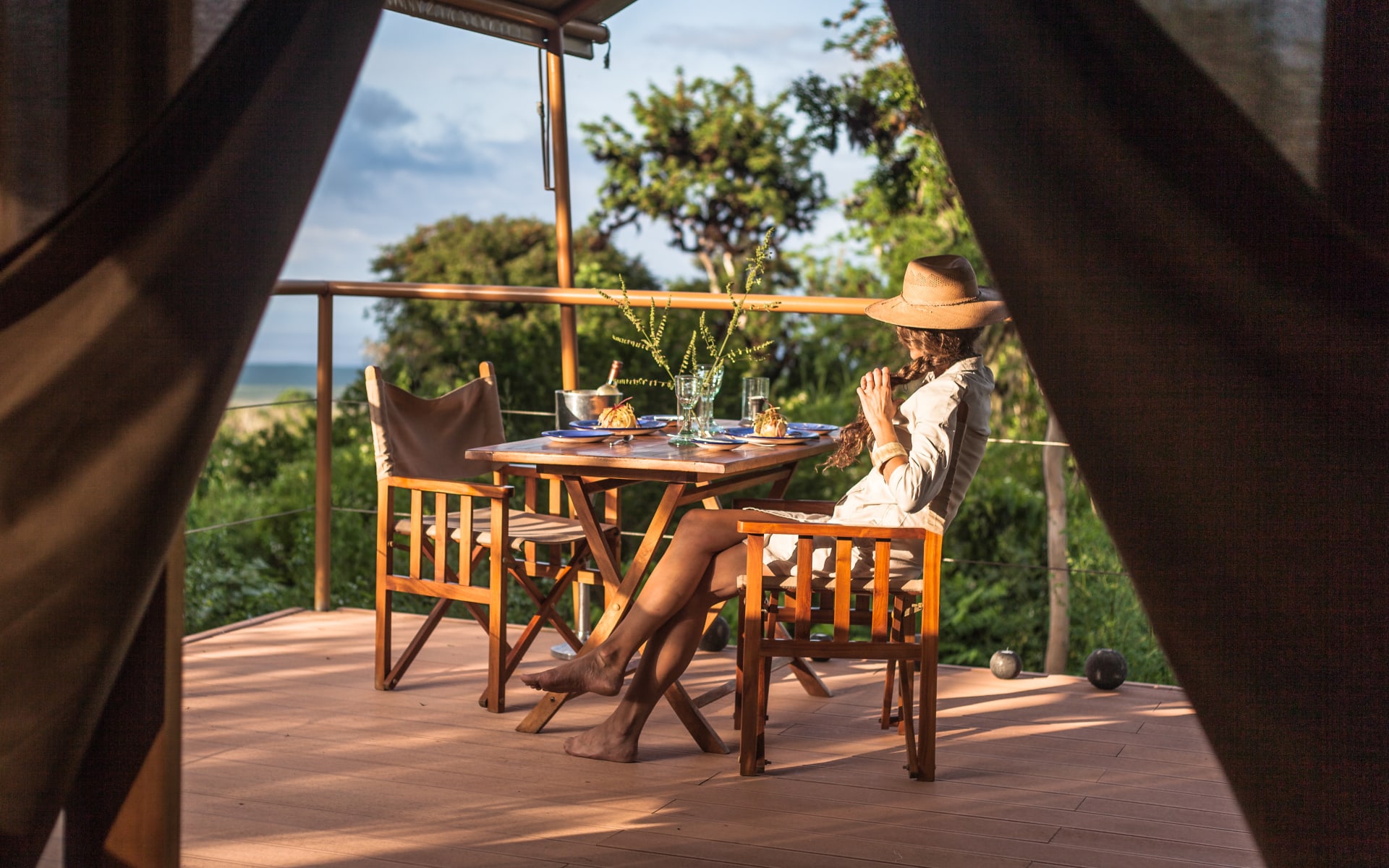 Galapagos_Safari_Camp_Tent_Deck_Table_qn5zye