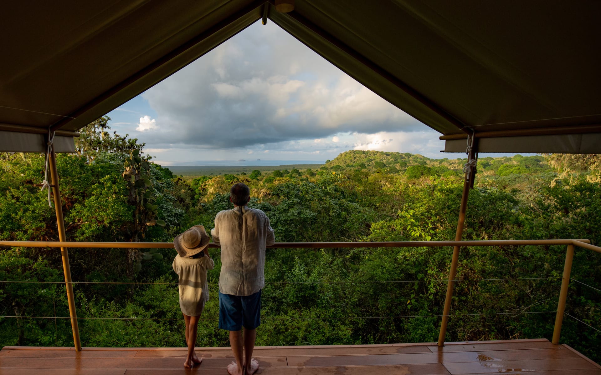 Galapagos_Safari_Camp_Tent_Private_Deck_gx7xgw