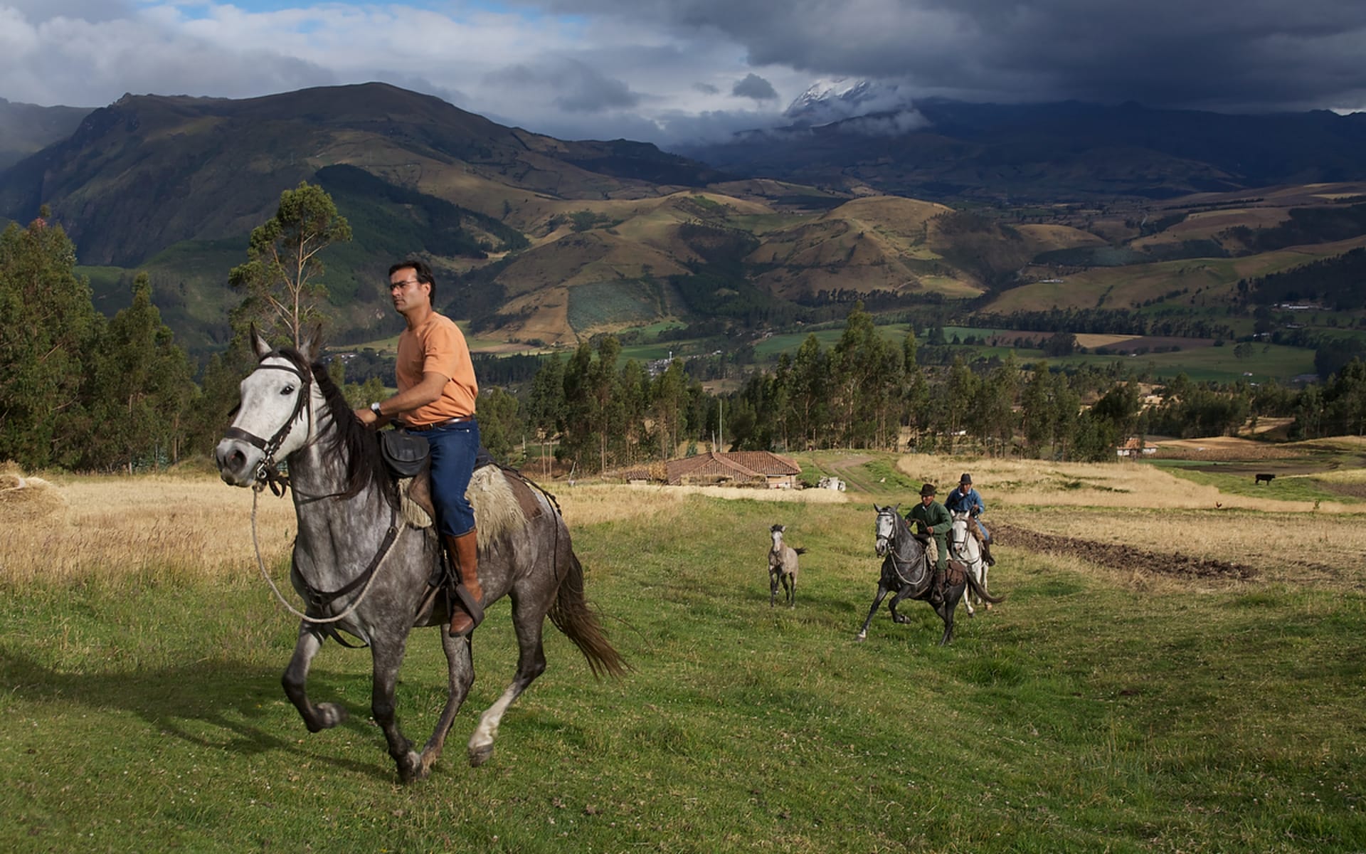 Hacienda_Zuleta_Horse_Riding_dpqh5a