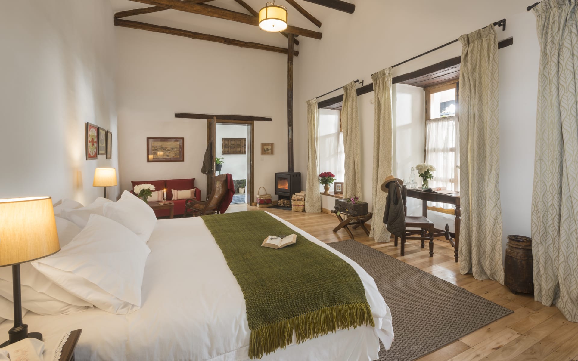 Hacienda_Zuleta_Junior_Suite_Overview_bpidee