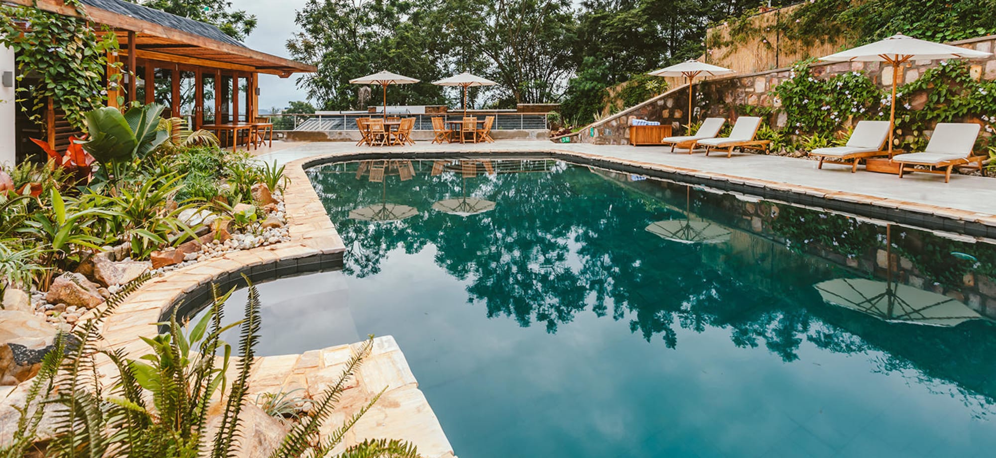 Heaven_retreat_rwanda_Pool_with_View_of_Bar_dfcol7