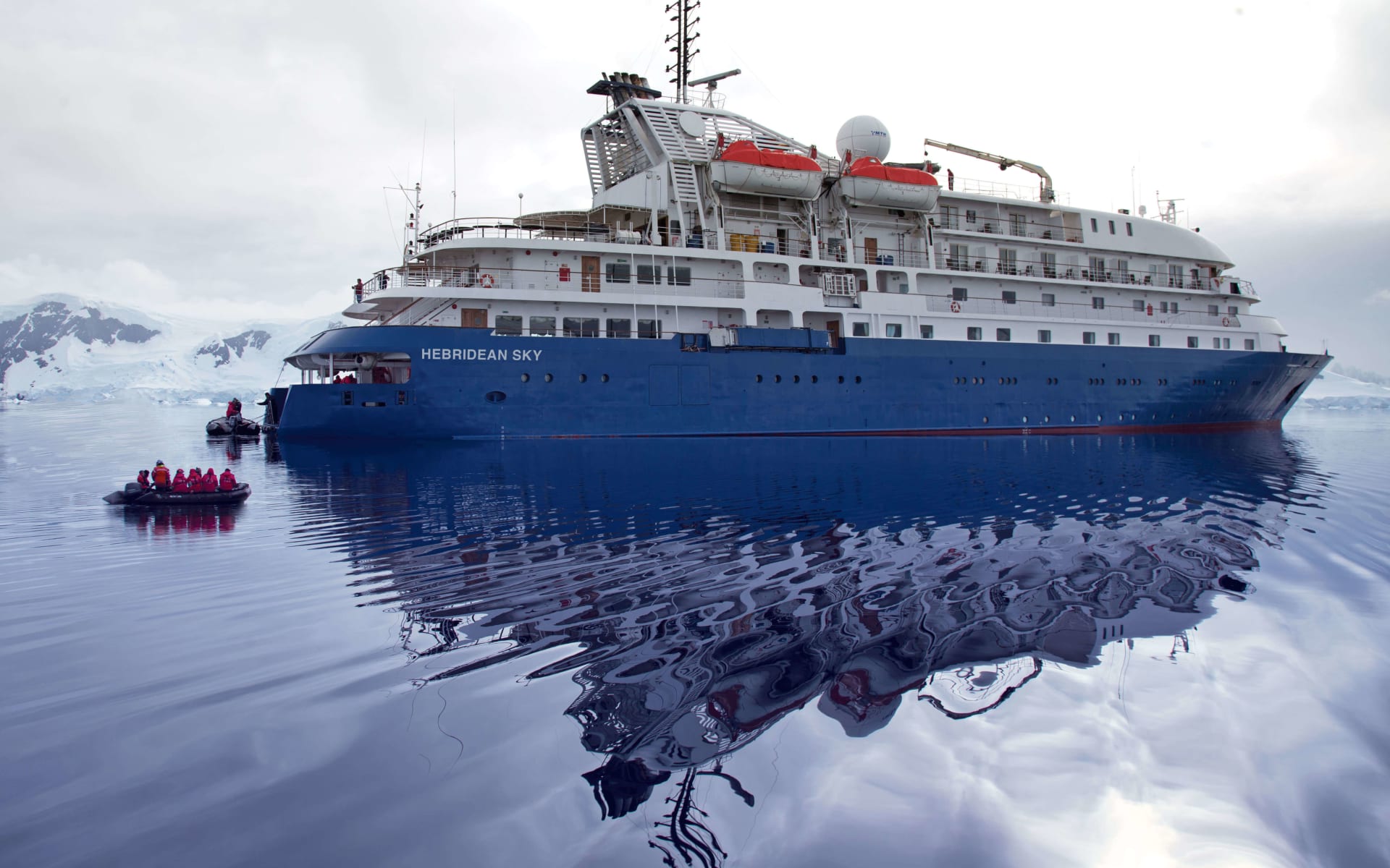 Hebridean_sky_antarctica_boat_exterior_2-1