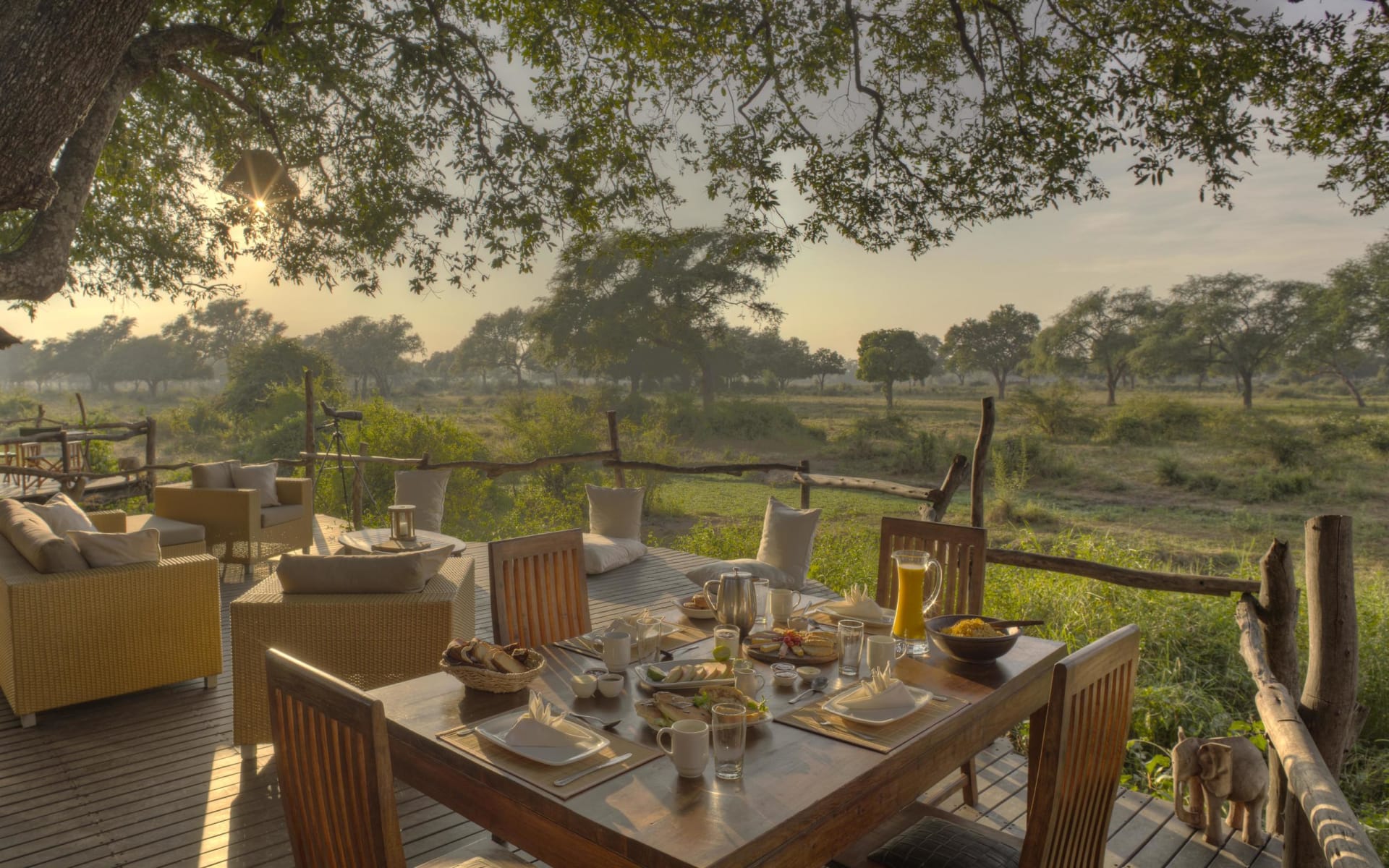 Jackalberry_Treehouse_living_and_dining_room_s050pg-1