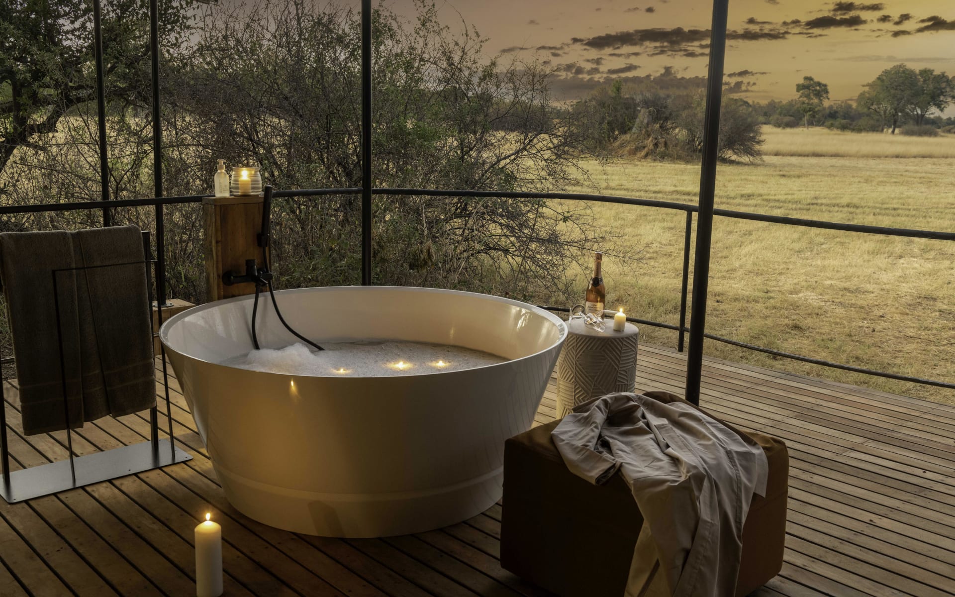 Kiri_Camp_Deck_Bathtub_x7pdhs