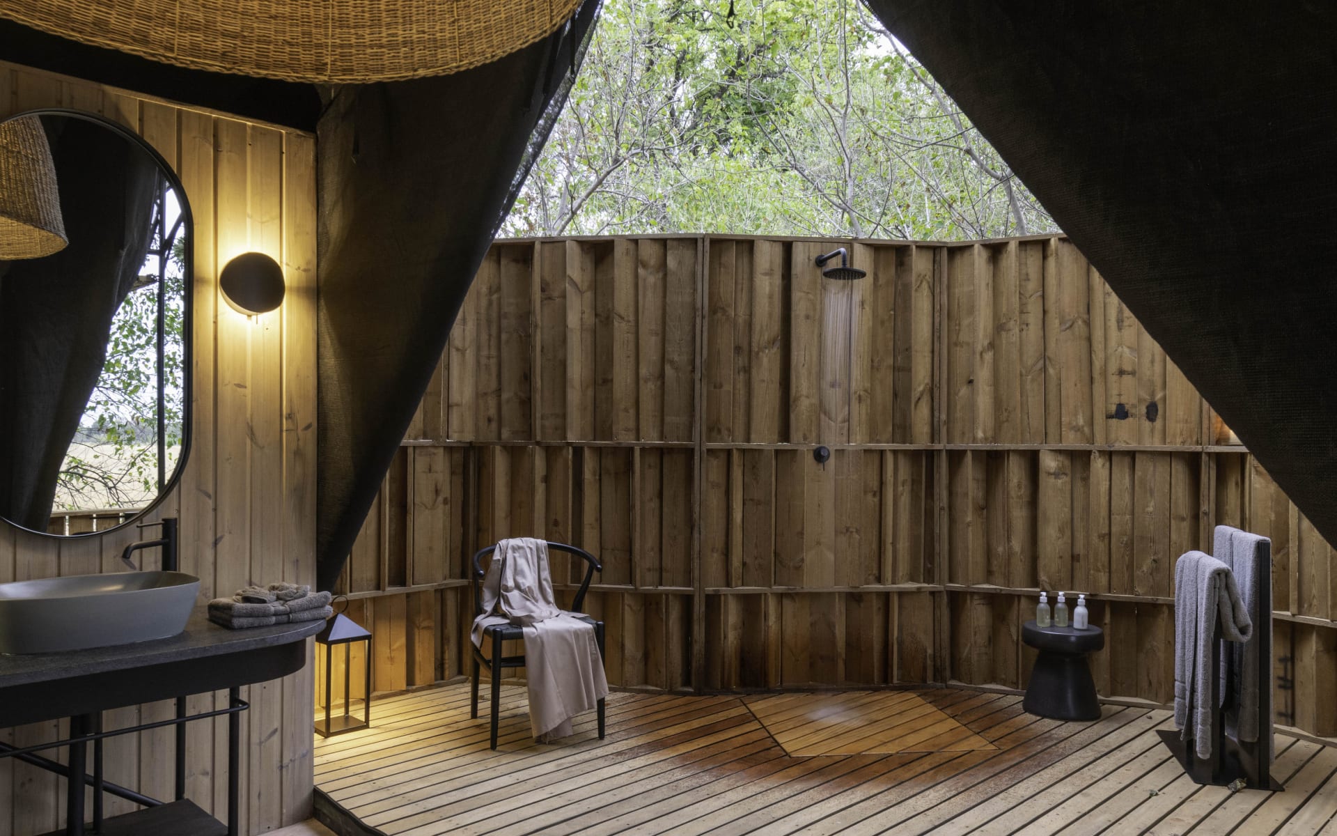Kiri_Camp_Outdoor_Shower_bjpwth