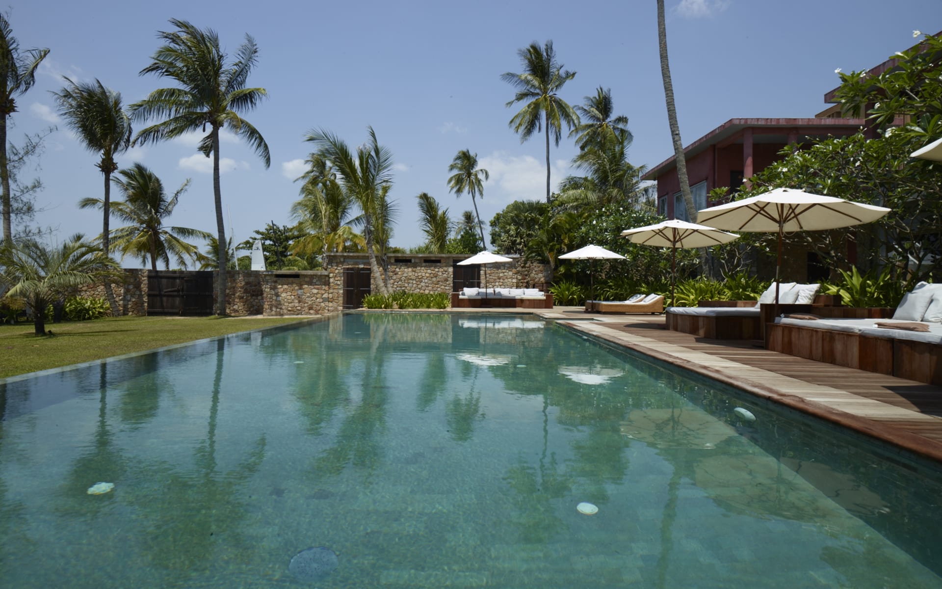 Knai_Bang_Chatt_Pool_and_Sunbeds_ohbnv5