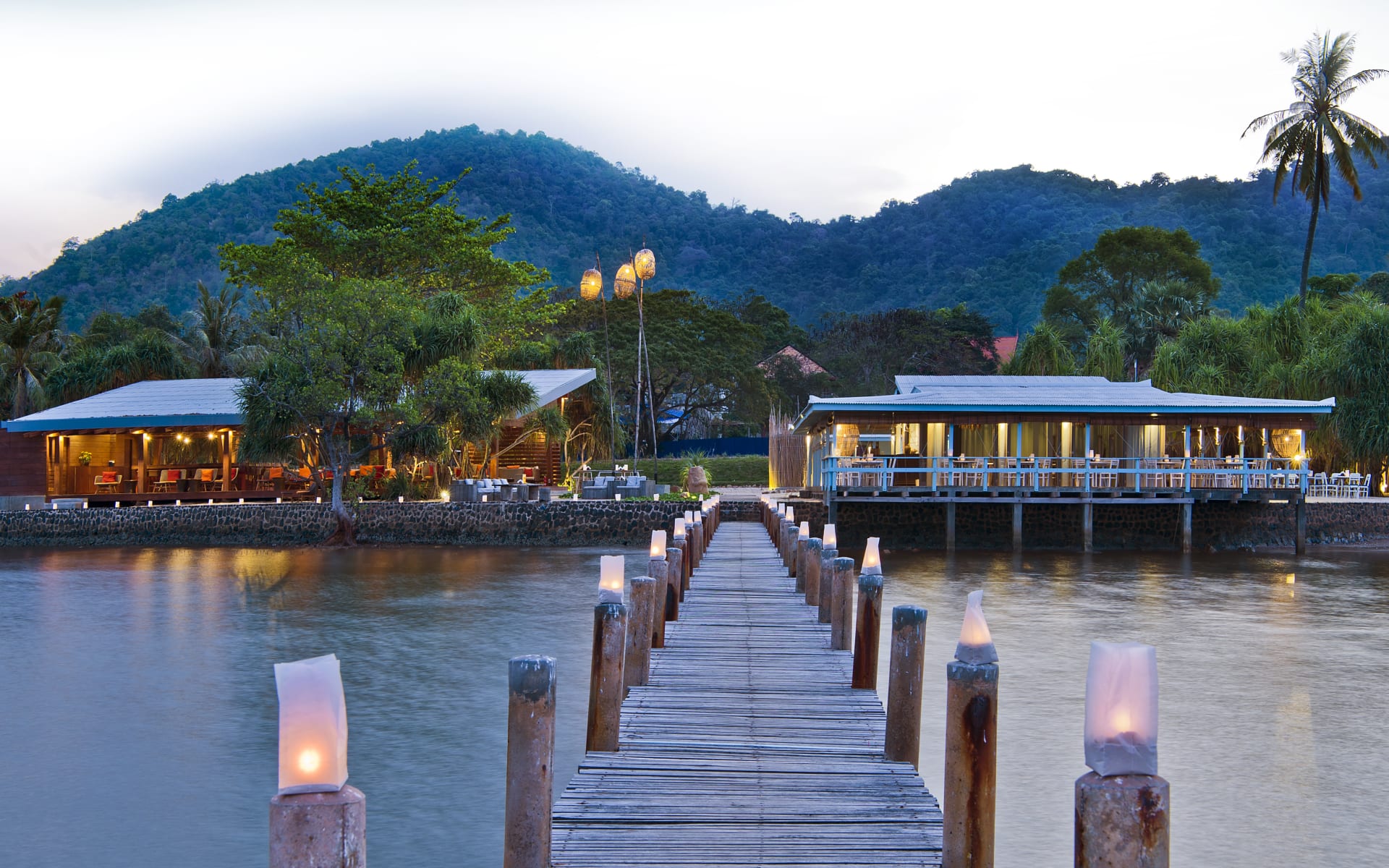 Knai_Bang_Chatt_Wooden_Walkway_nza5ah