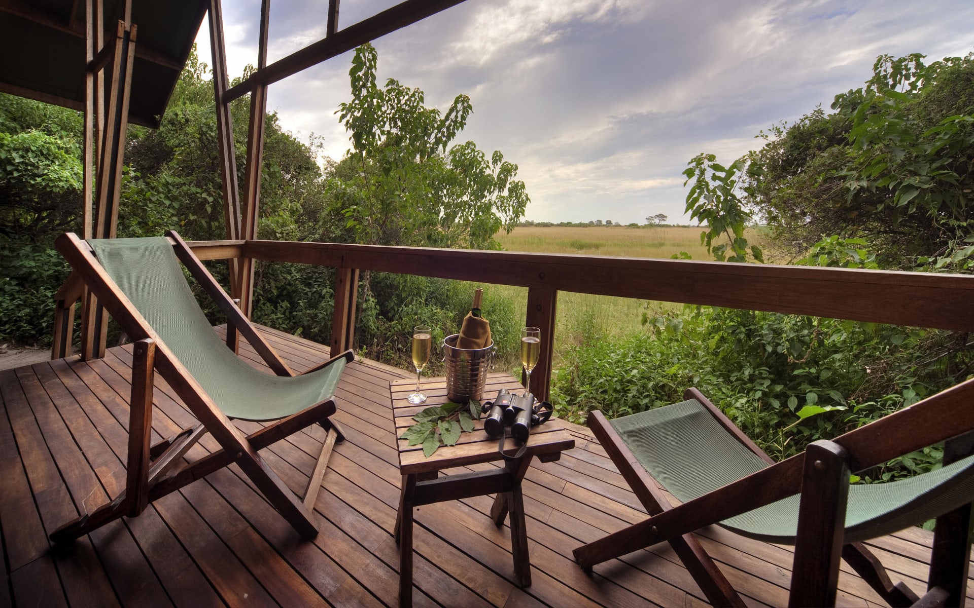 Kwando_Lebala_Camp_Patio_bdq2yk