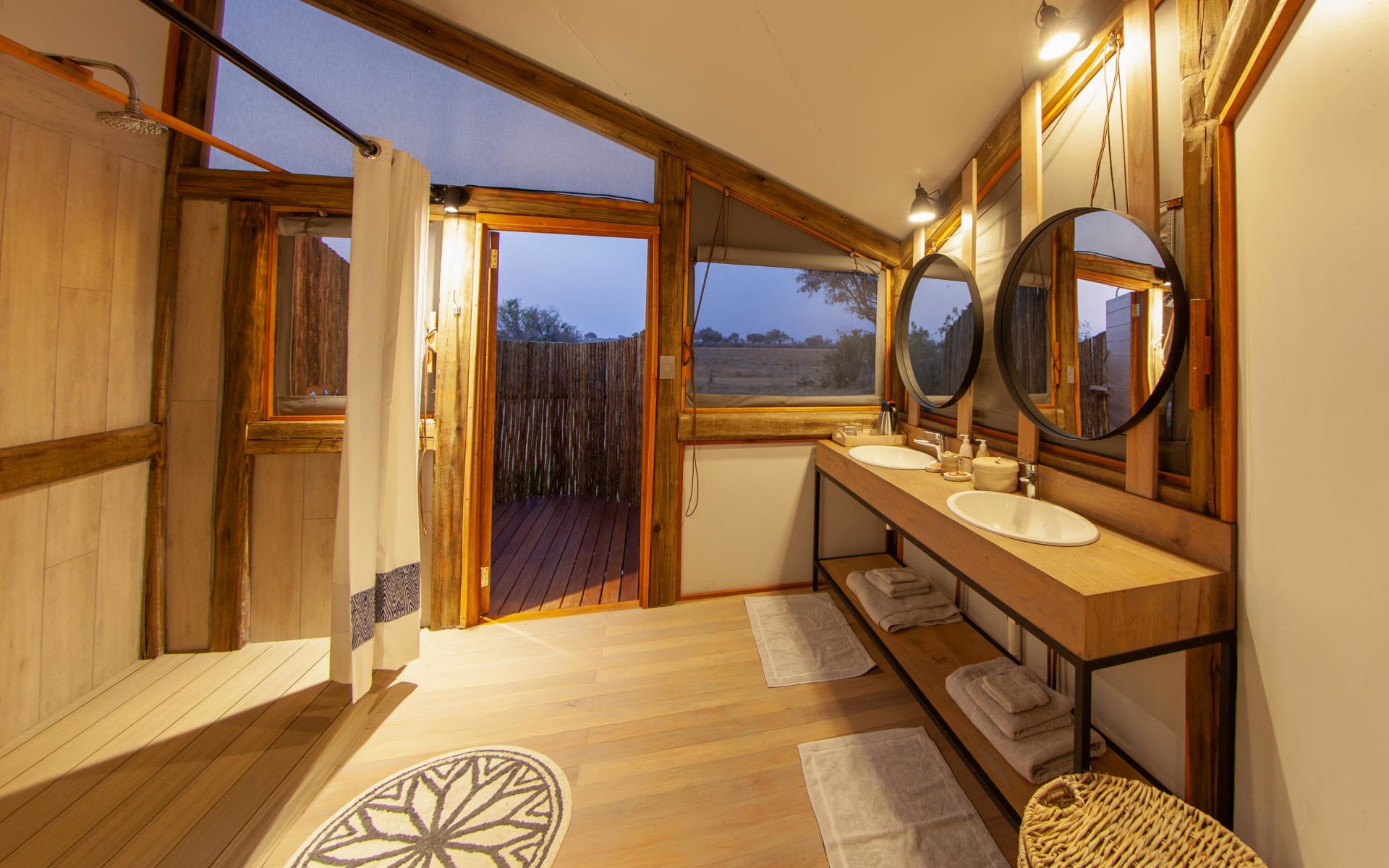 Kwando_Splash_Camp_Bathroom_ztohs9