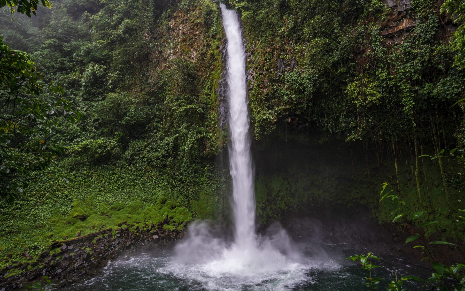 La_Fortuna_Costa_Rica_Free_Stock_Image_Unsplash_2021_CCJ_Amill_Santiago-Tll9Wx9QZwE_o42zwy-1