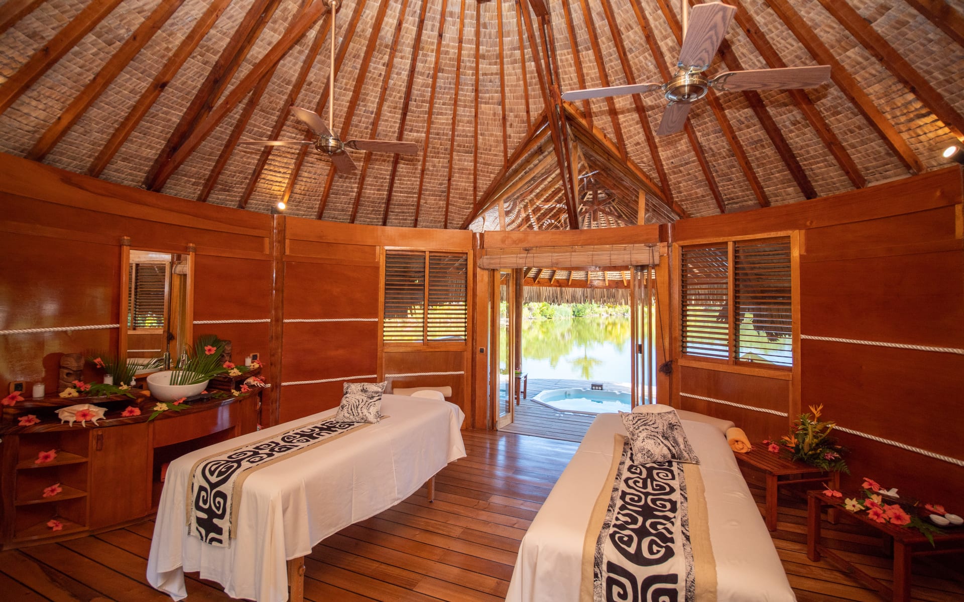 Relaxing and tranquil traditional spa situated in a gorgeous rounded hunt