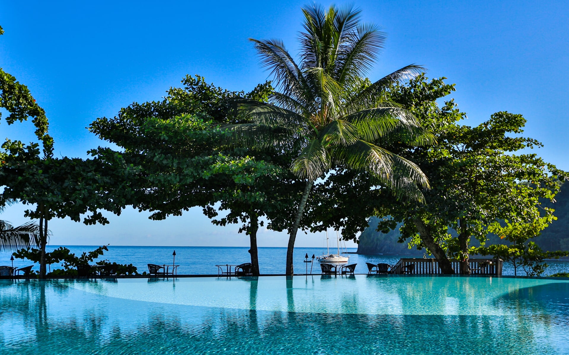 Stunning pool over looking ocean