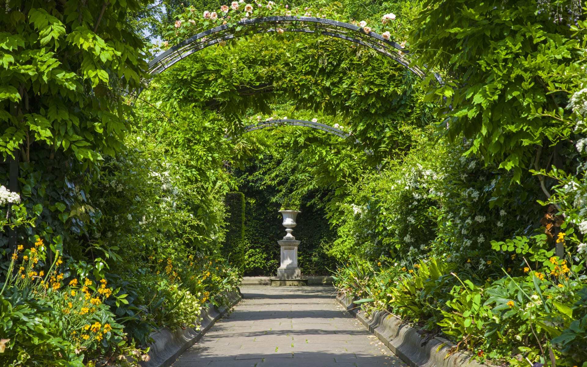 London_England_shutterstock_433535968_1_nibf3r