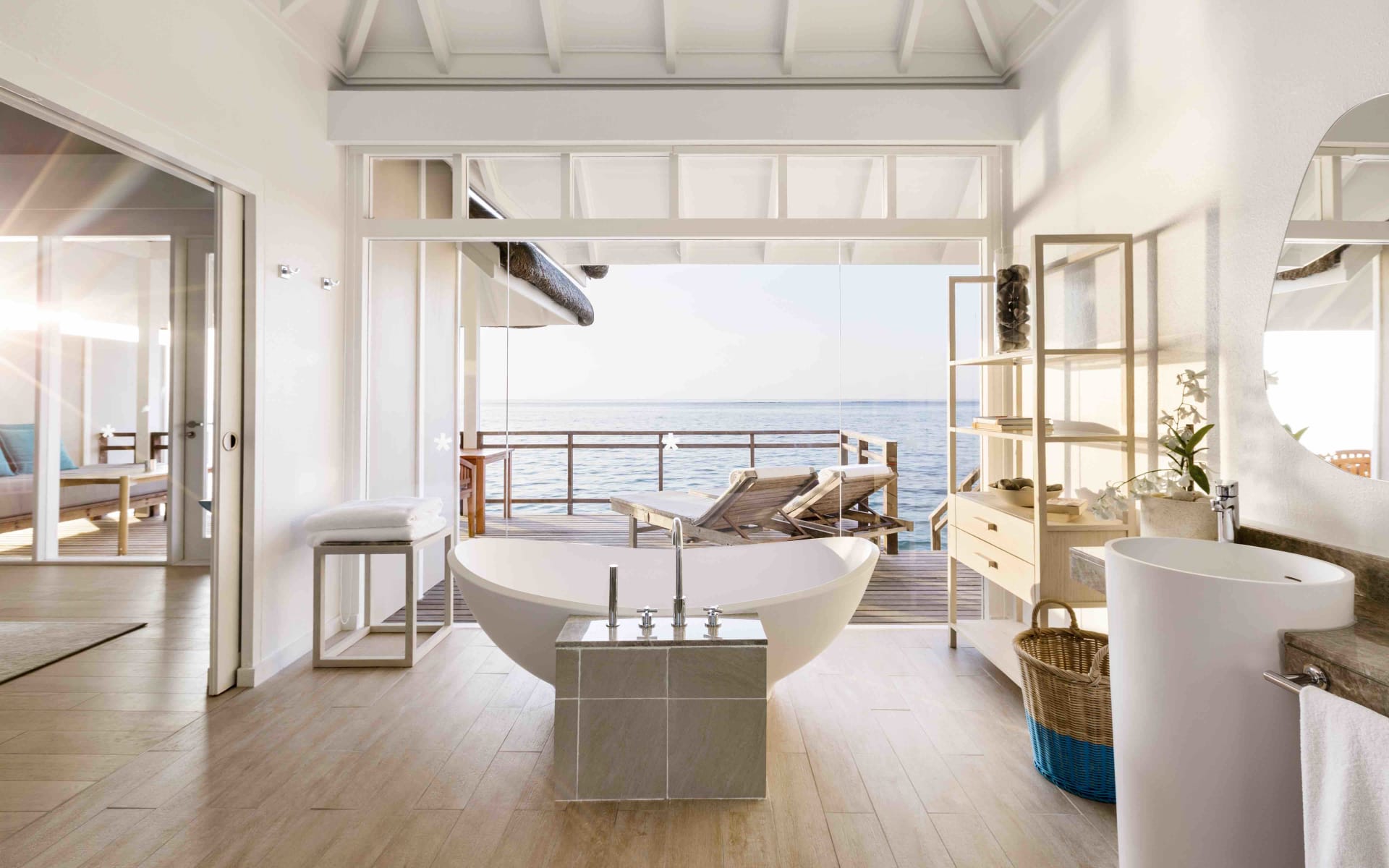 Lux_South_Ari_Atoll_Bathroom_log1wz