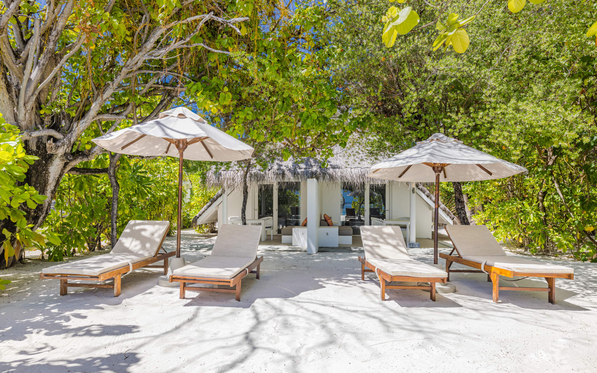 Lux_South_Ari_Atoll_Beach_Pavillion_wi4qtl