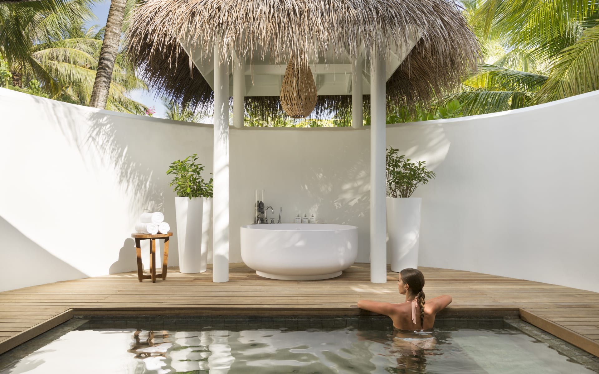 Lux_South_Ari_Atoll_Beach_Pool_Villa_F_zx6m1d