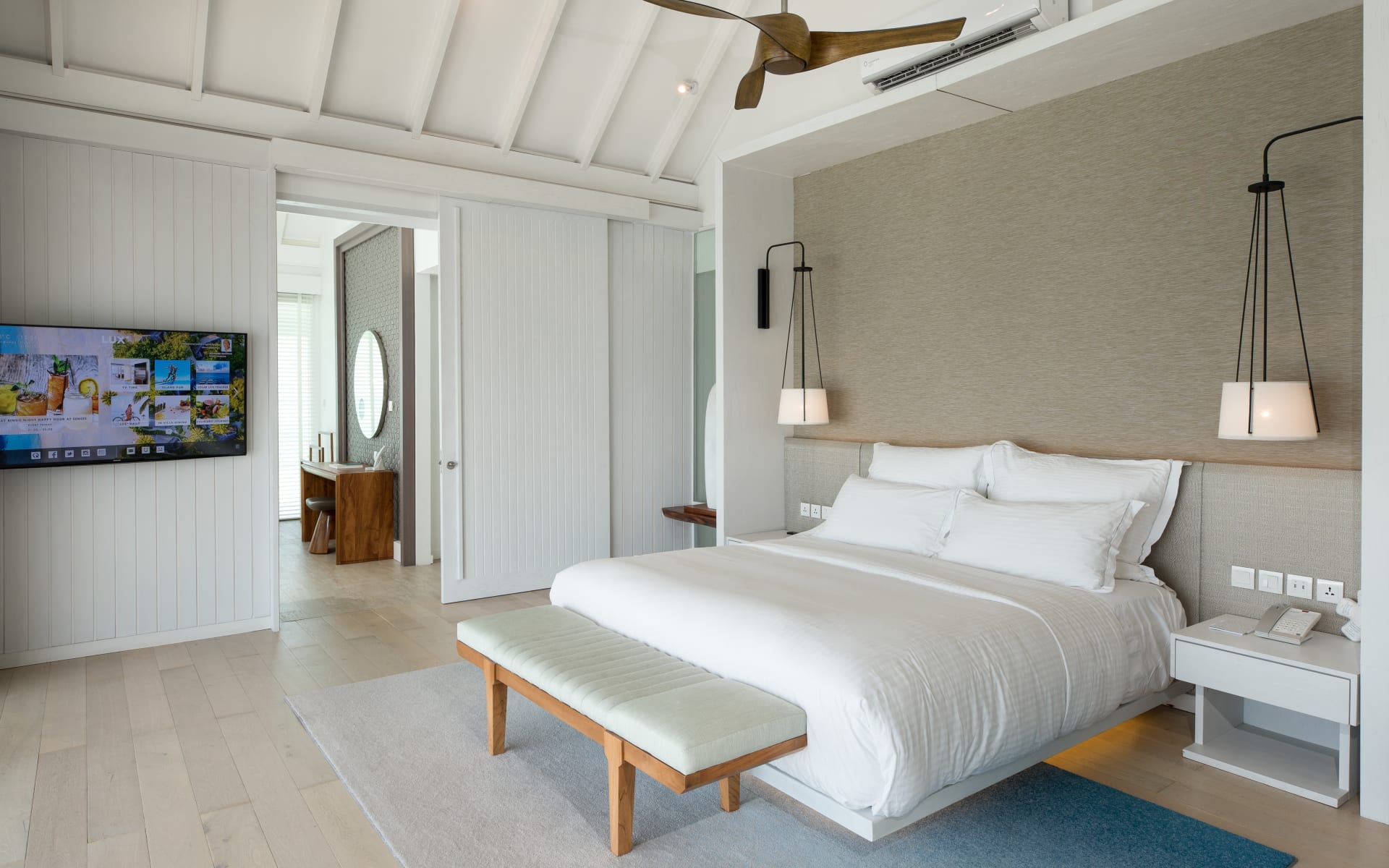 Lux_South_Ari_Atoll_Bedroom_tym35b