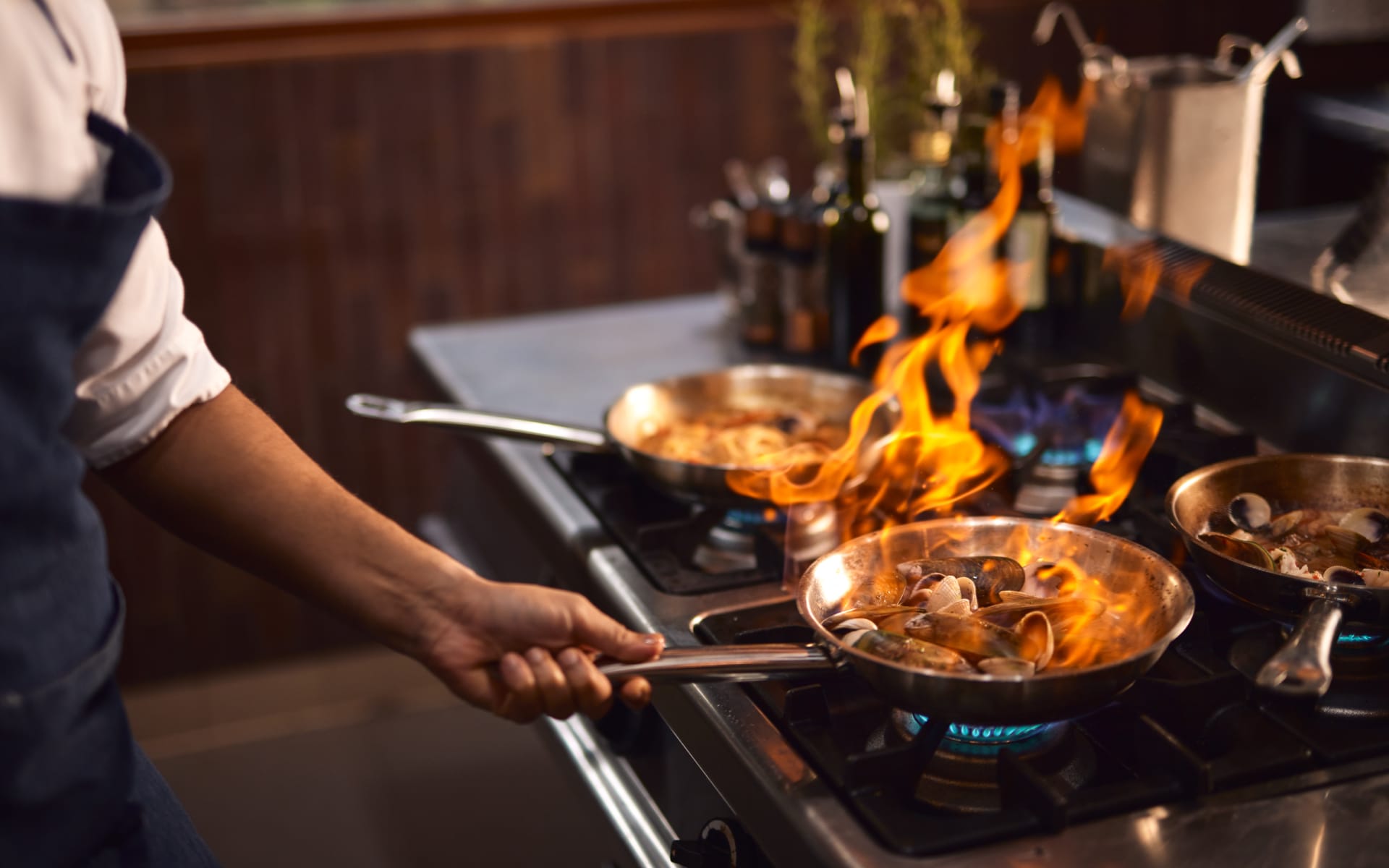 Lux_South_Ari_Atoll_Cooking_yxainj