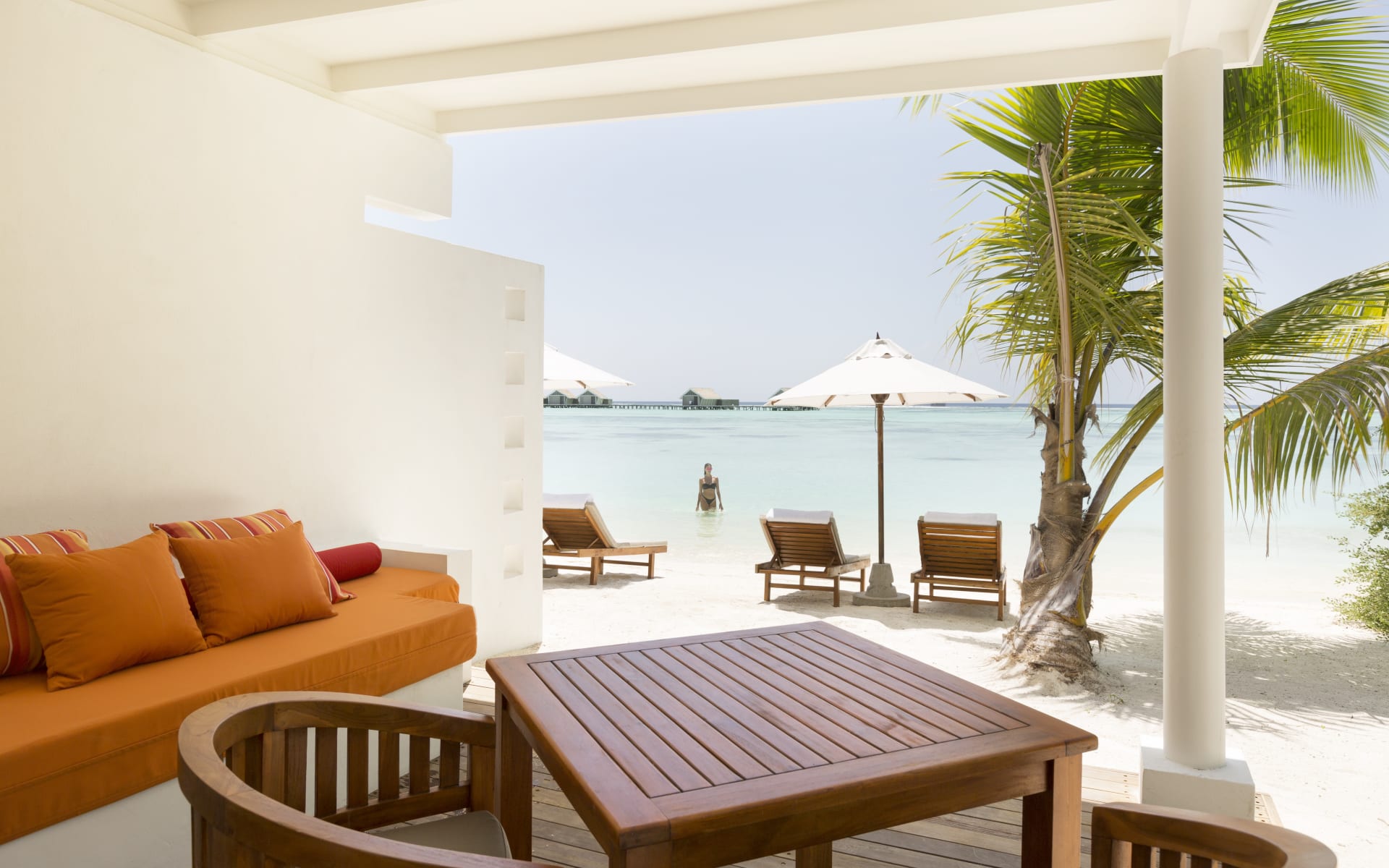 Lux_South_Ari_Atoll_Deck_Chairs_o3yetc-1