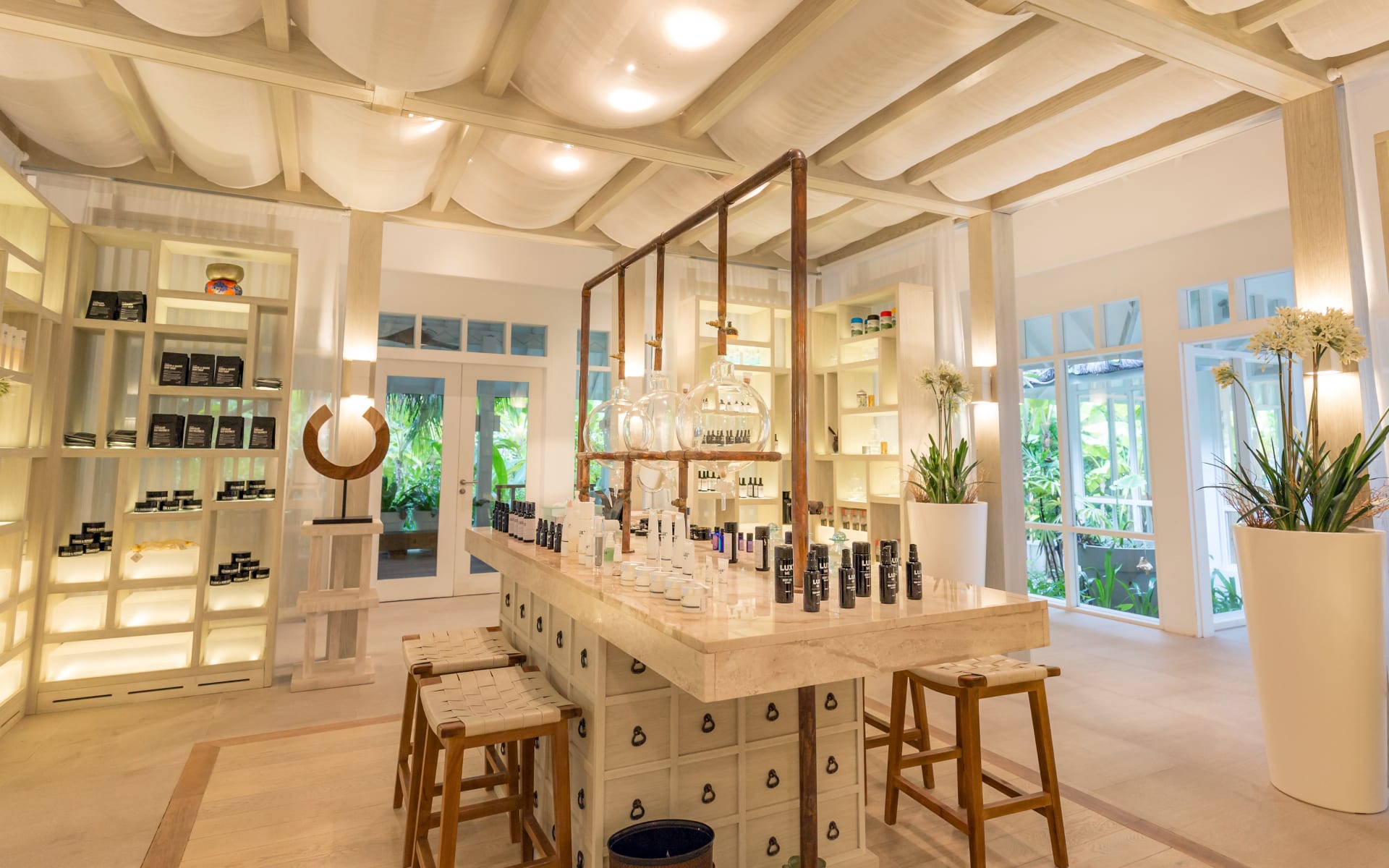 Lux_South_Ari_Atoll_Spa_Products_iehdlf